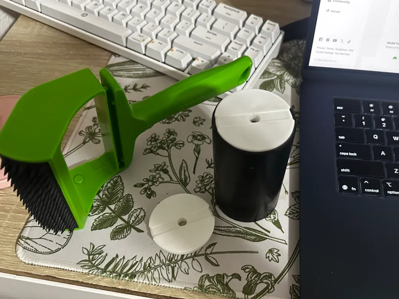 Evercare lint roller hub