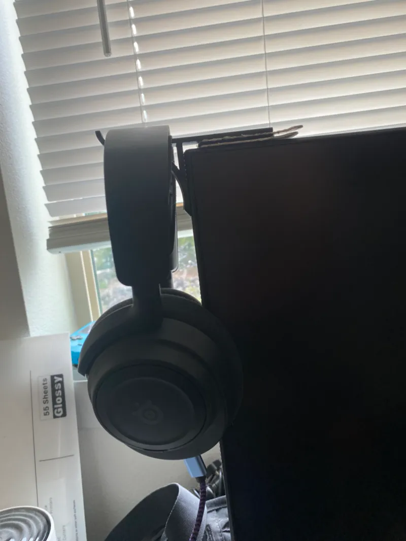Headphone monitor mount