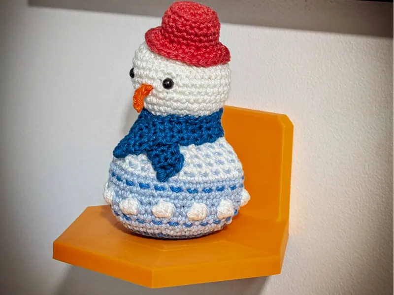 "Ami-Perch" – Damage-Free Display for Amigurumi