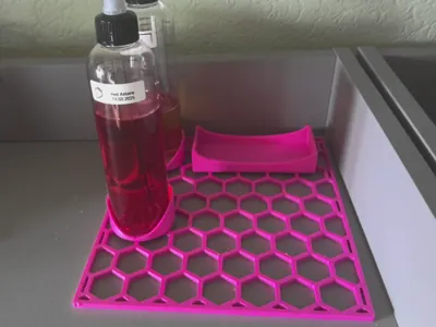 Honeycomb Plate and Holder for E-Liquid