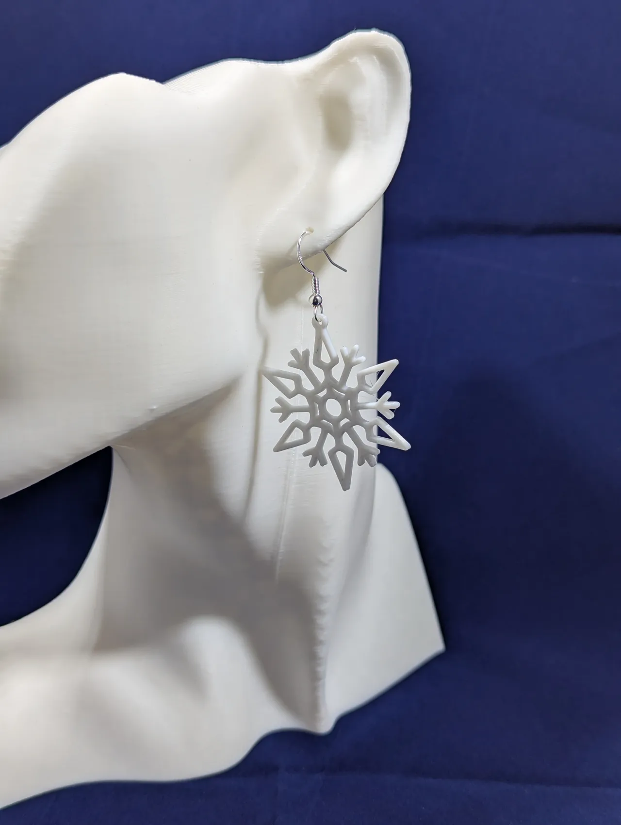 Snowflake earrings - pointy view 3
