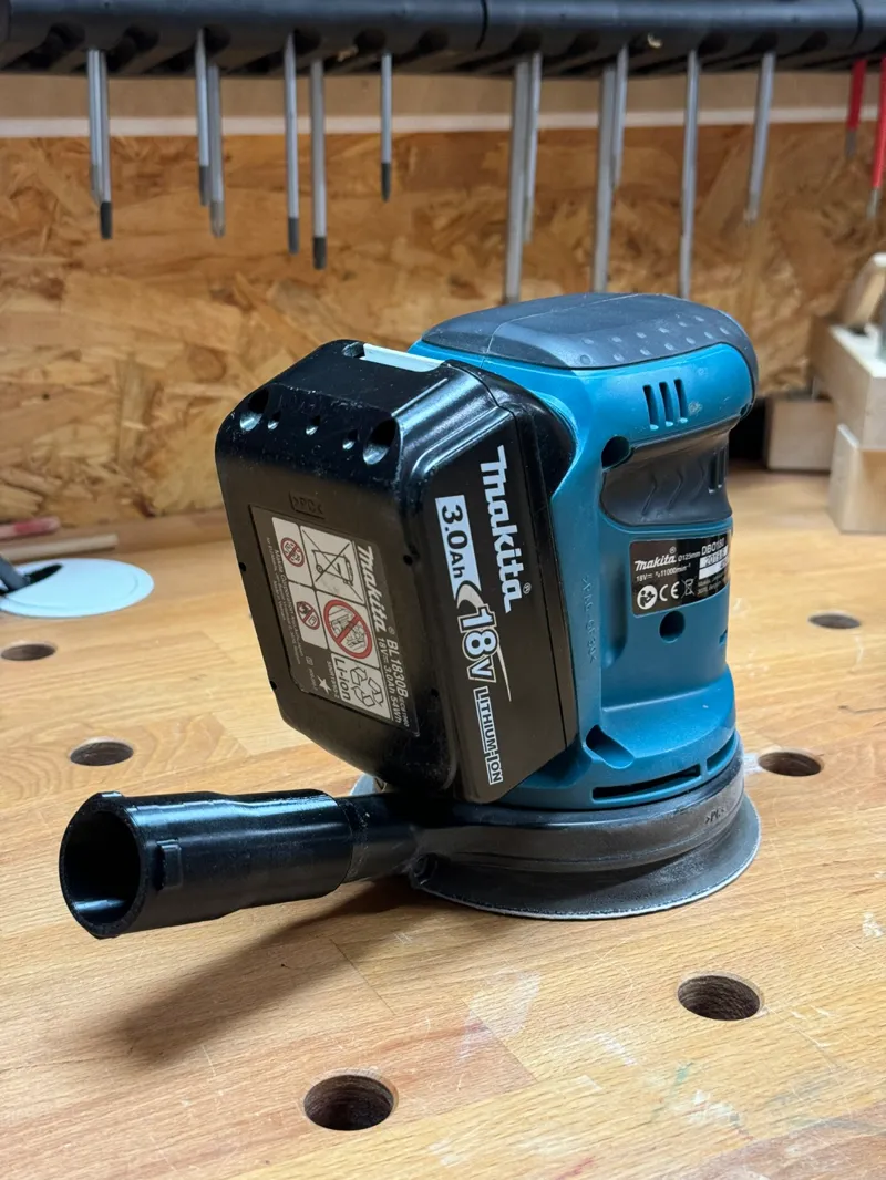 osVAC neo M25 adapter for Makita DBO180 cordless random orbit sander 