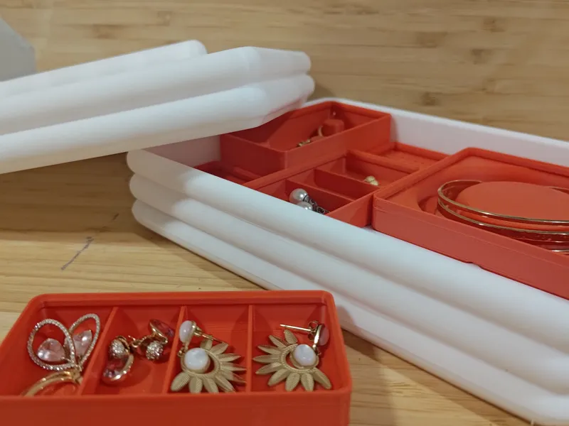 Infinitely stackable and modular jewelry box