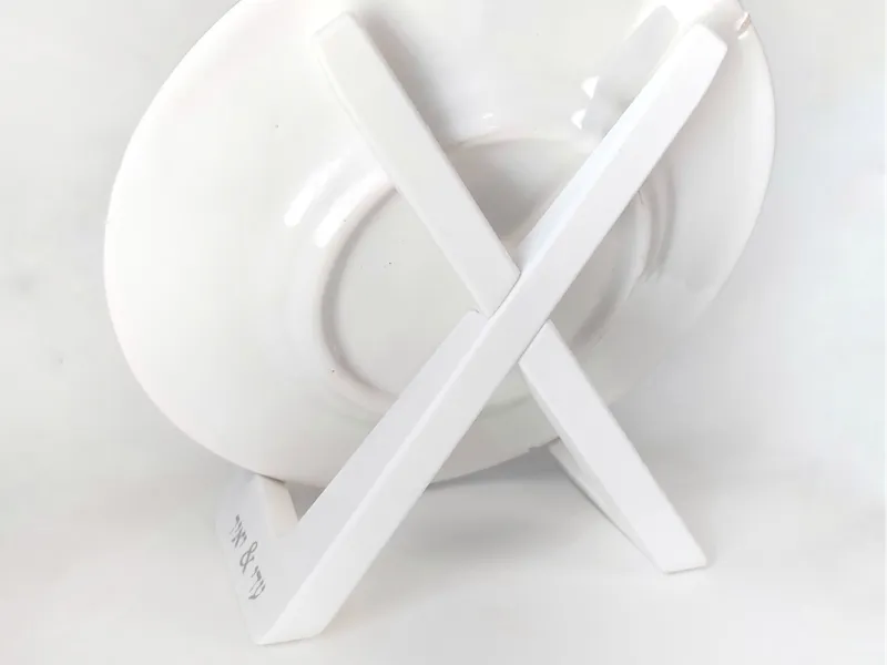 Rounded Plate Stand (with text)