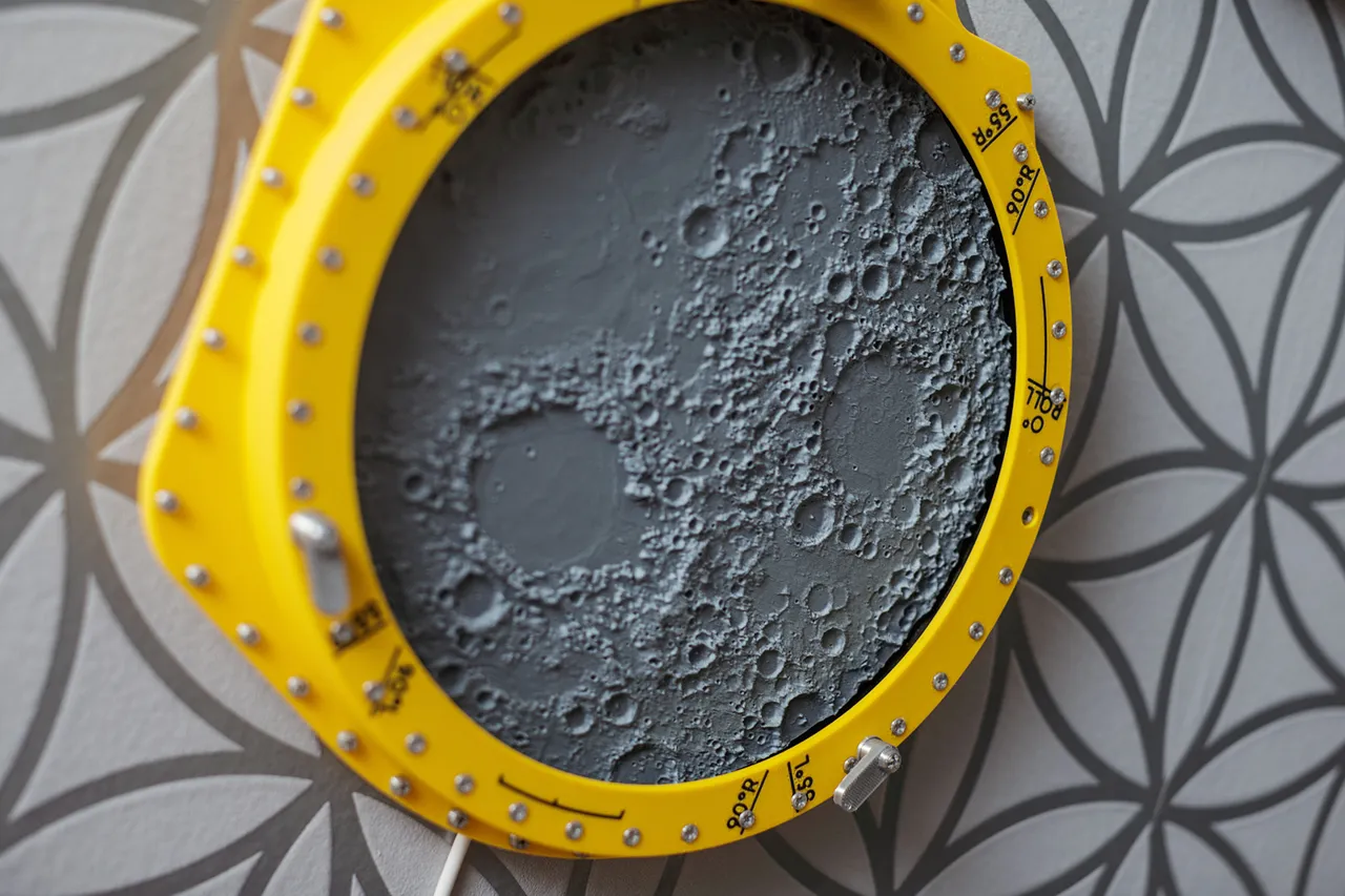 Wall Moon Lamp view 4