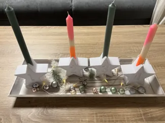 Stylischer kerzenhalter adventskranz 