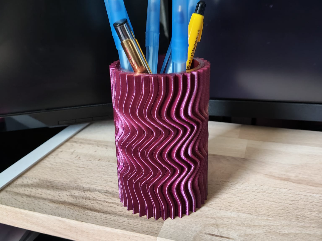 Modern Wavy Pen Holder – Stylish Desk Organizer