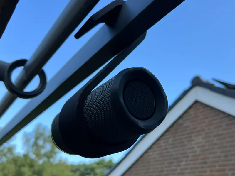 Speaker Hook