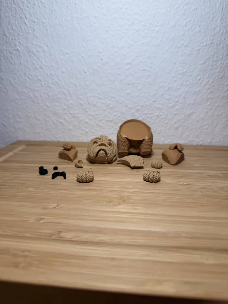 Strick-Bulldogge view 2