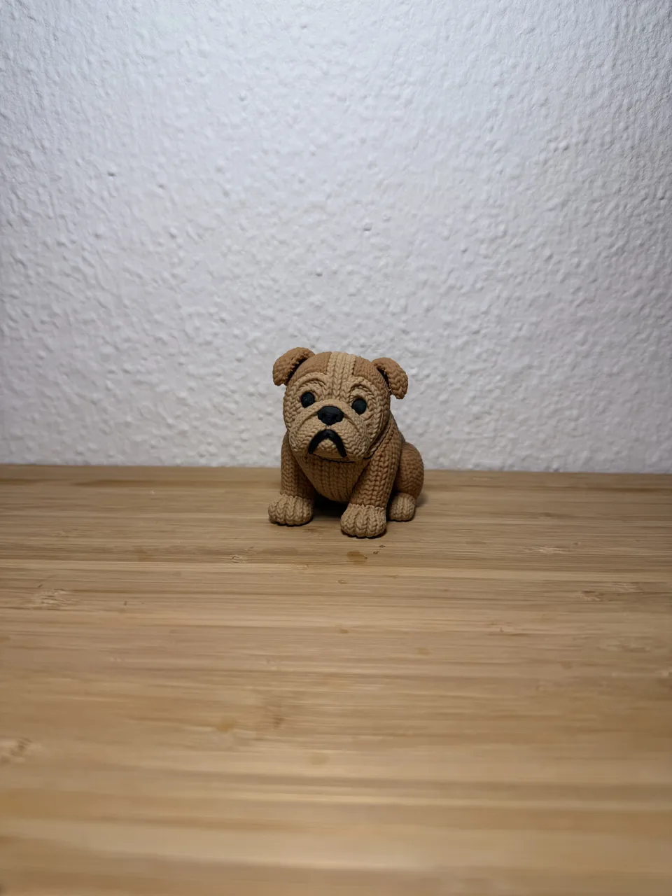 Strick-Bulldogge view 3