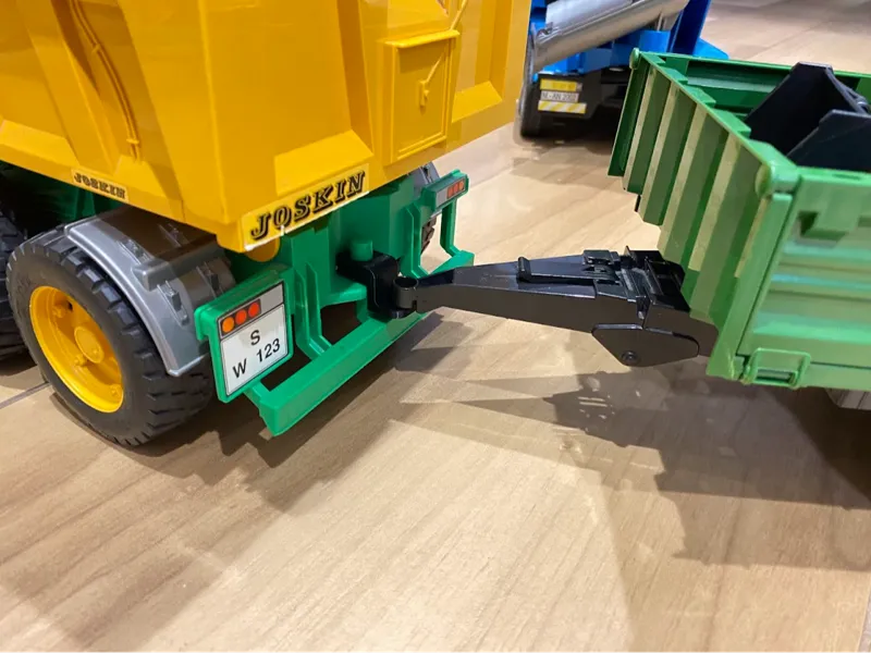 Bruder coupling/hitch adapter