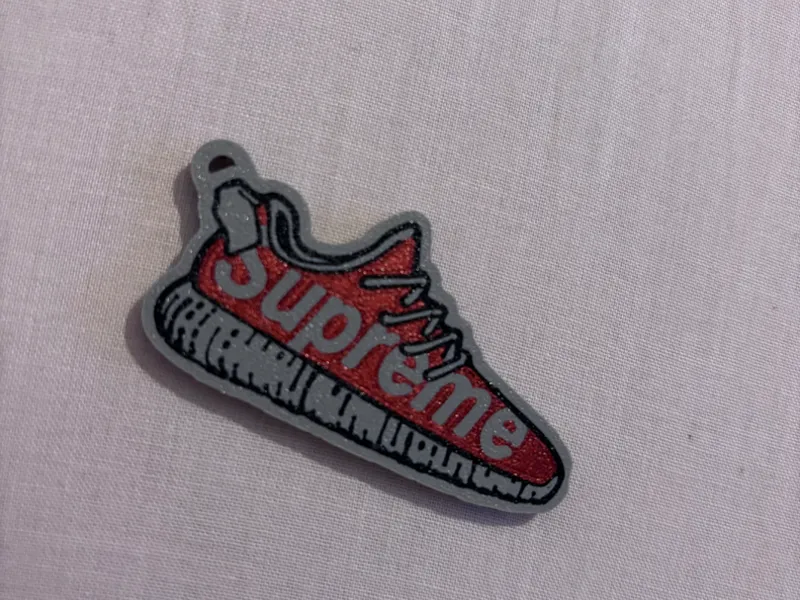 llavero yeezy supreme