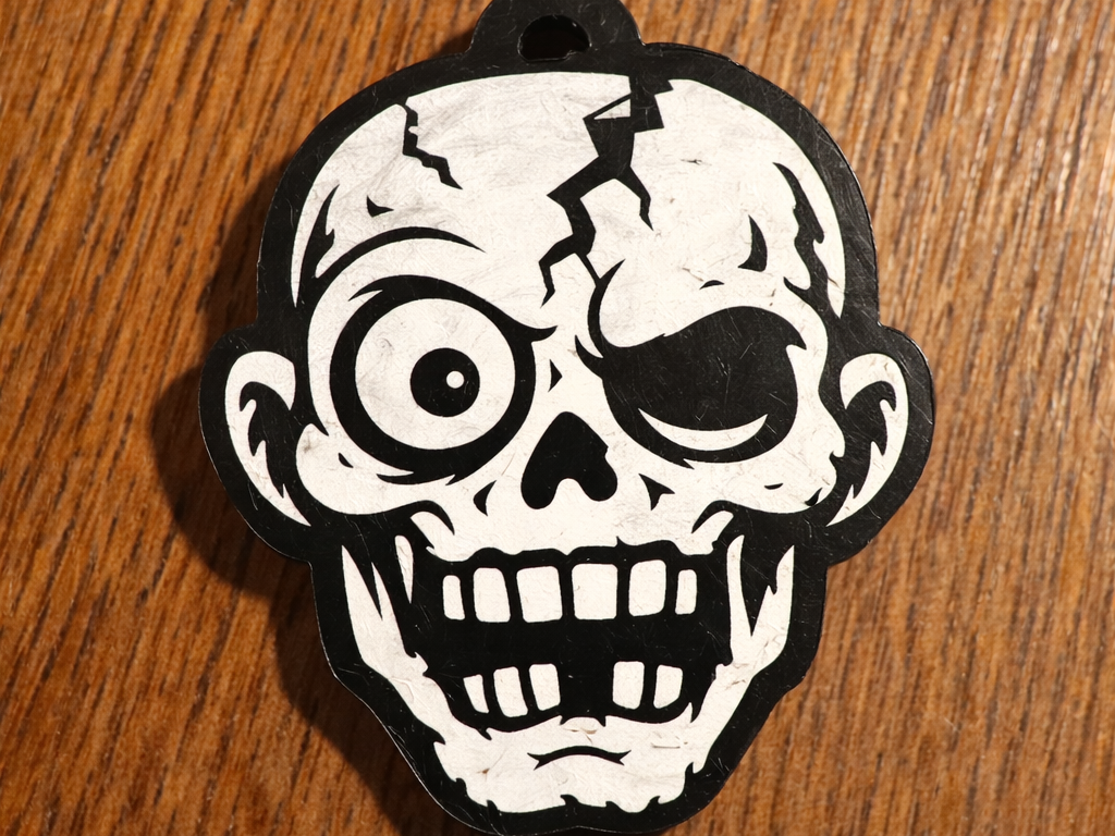 Crazy Broken Skull – Bold Black & White Keychain