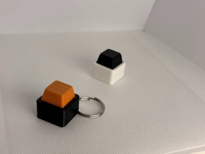 Miniatura 1 do modelo 3D Fidget Clicker Keychain