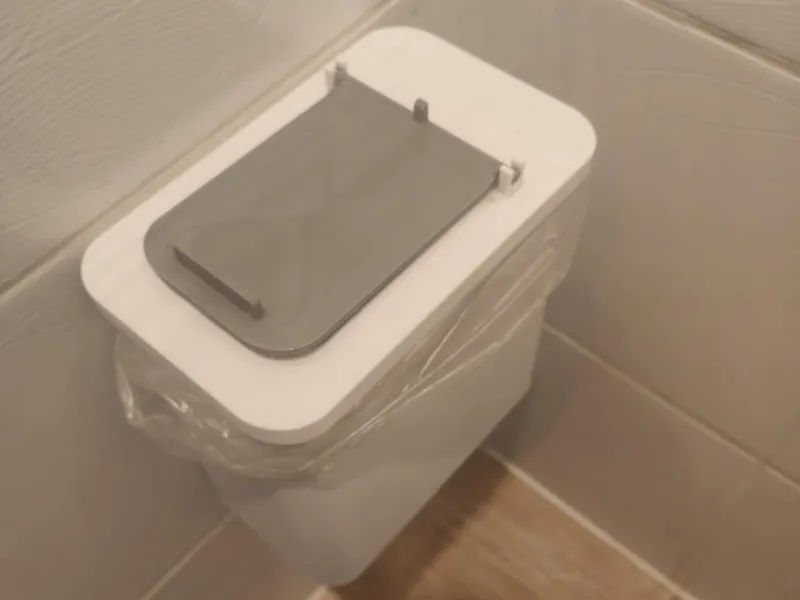 Trash bin