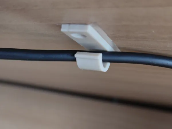 Clips fixe-câbles de bureau