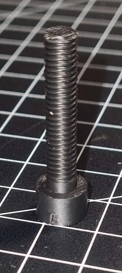 Vis à tête cylindrique M6 — modèle décoratif