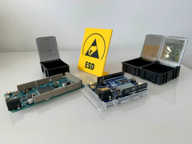 ESD Schild - electrostatic discharge - attention