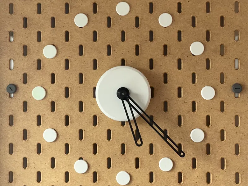 Minimalistic Skadis Clock