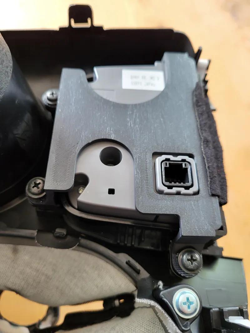 Mazda 3 (3. gen) Commander Switch bracket