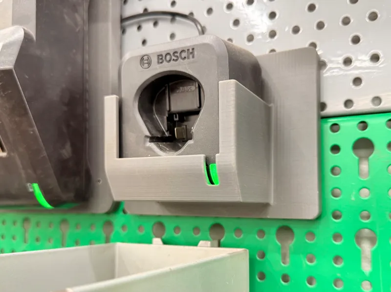 Akkuladegeräthalter Bosch für Lochwand
