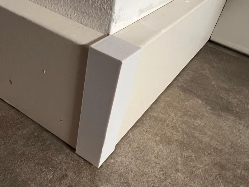 Schutzkappe Fußleiste