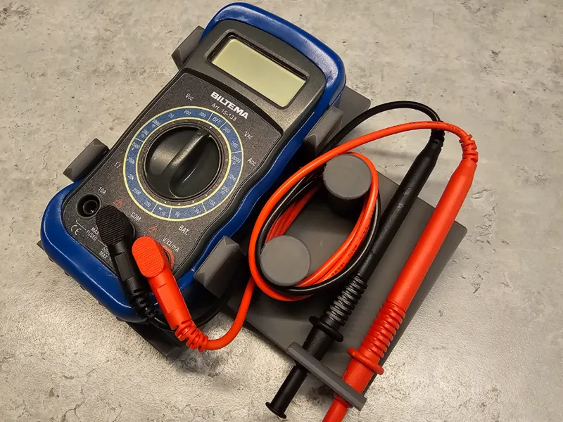 Multimeter holder for skadis.