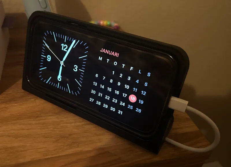 Iphone stand for Iphone 13-16 with a case