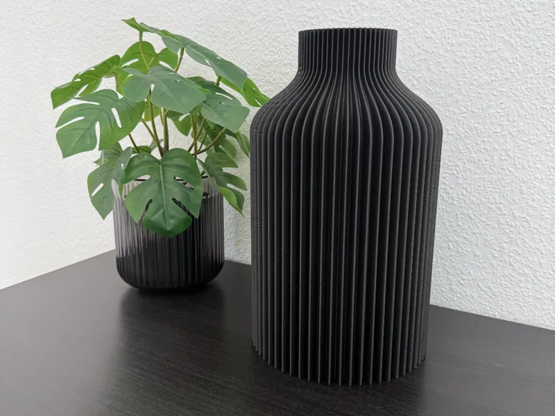 Minimalist modern wavy vase
