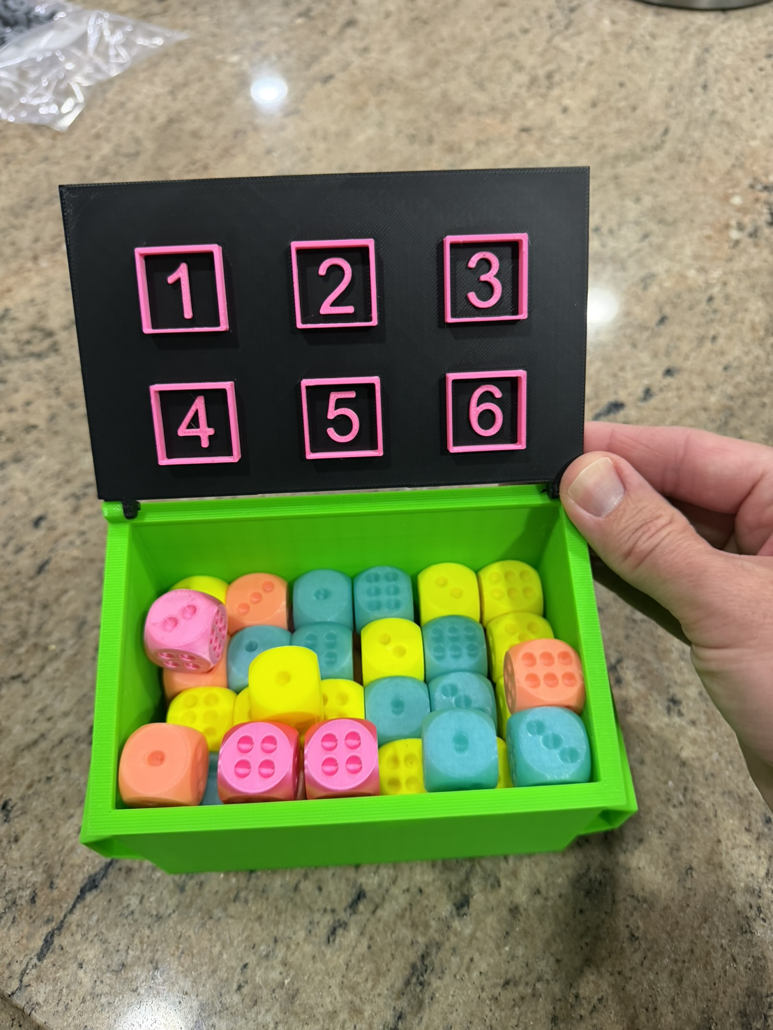 Miniatura 2 do modelo 3D Dumpster Dice Game