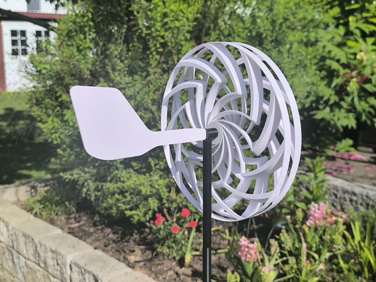Optical Illusion Wind Spinner - Self adjusting view 4