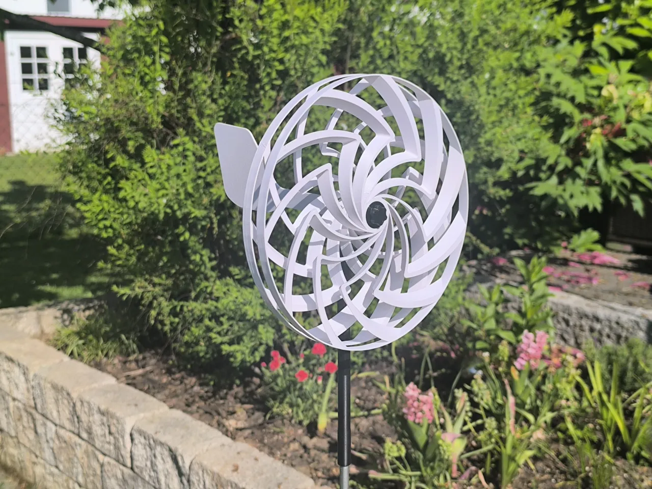 Optical Illusion Wind Spinner - Self adjusting view 3