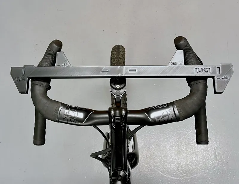 UCI handlebar minimum with measuring tool