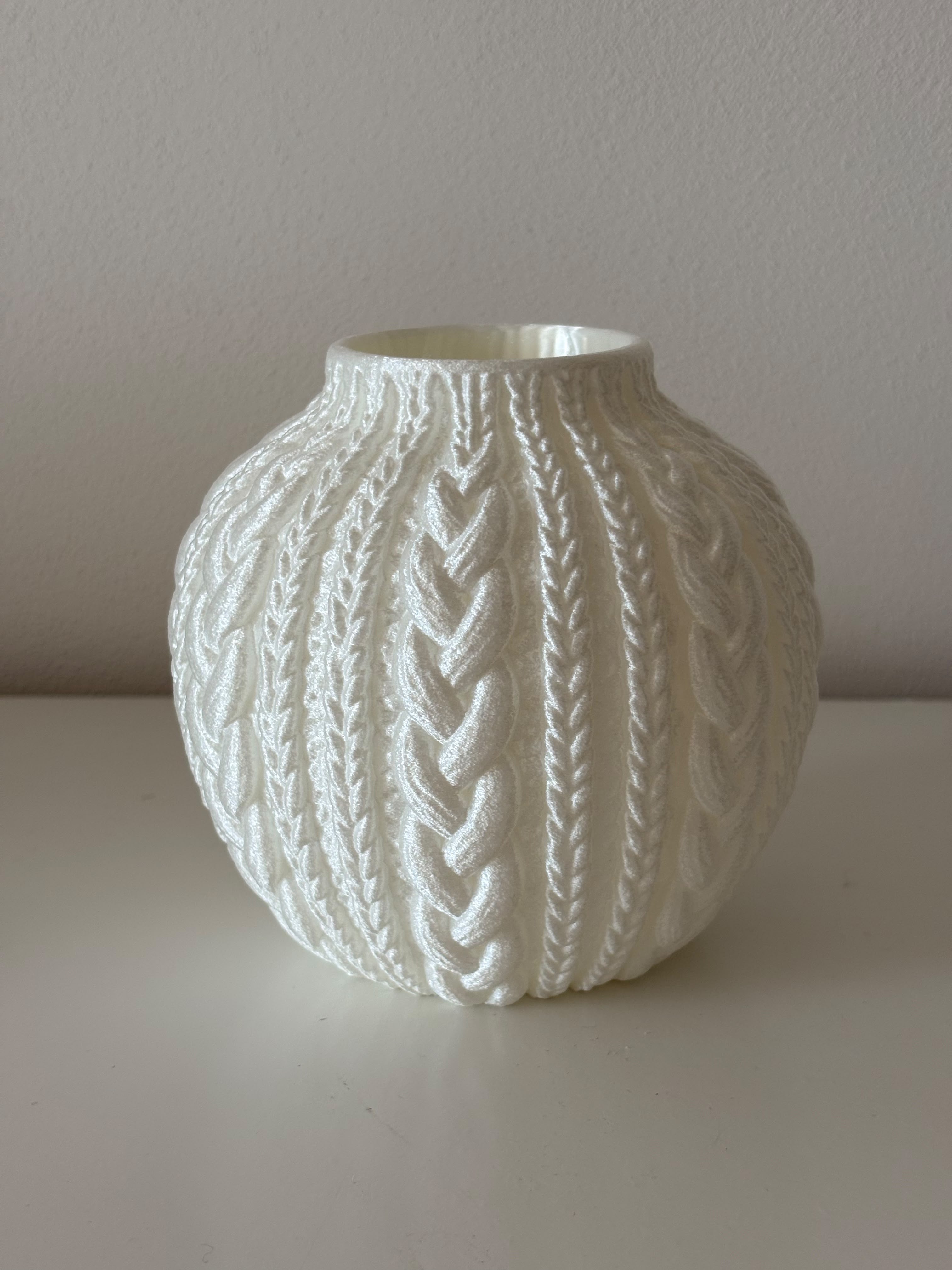 Knitted Style Vase – Cozy Decorative Flower Vase - 1