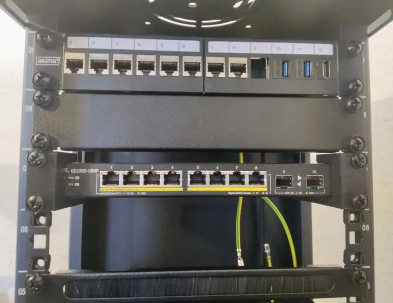 Switch 1U 10 inch Rackmount (Zyxel GS1900) 