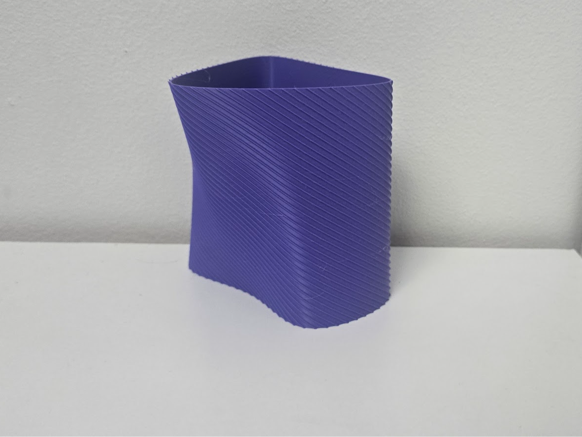 Twisted Geometric Pen Holder