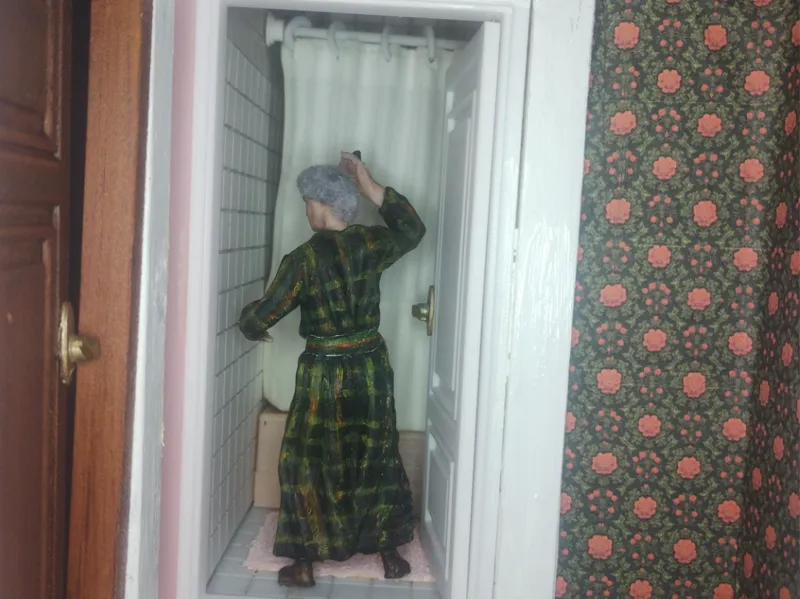 1:12 Psycho Figurine/Man in Dress