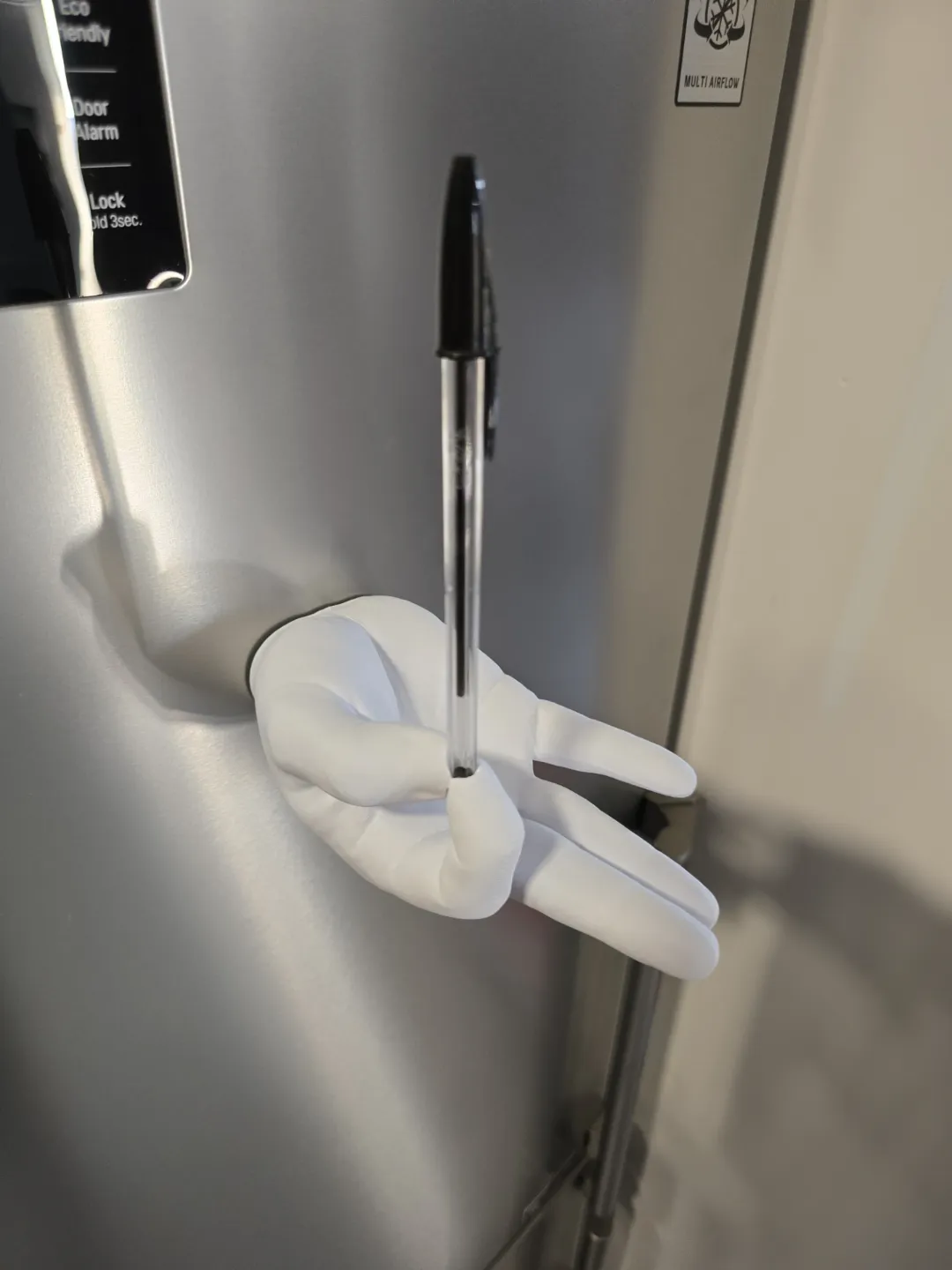 Magnetic fridge hands view 3