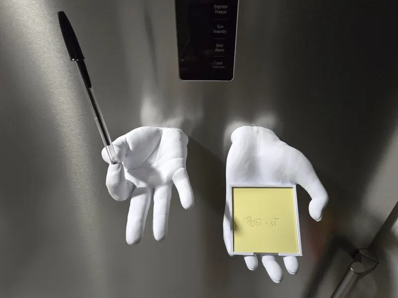 Magnetic fridge hands