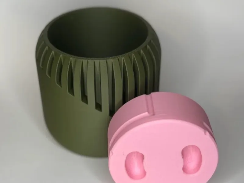 Slope Planter with Hidden "Pig Nose" Drip Tray