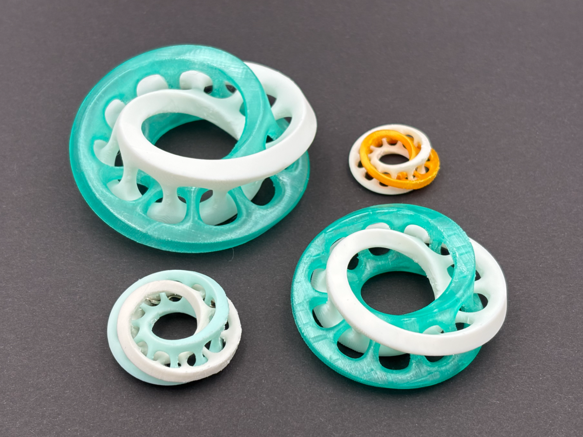 Infinity Fidget & Desk Toy (Möbius Illusion)