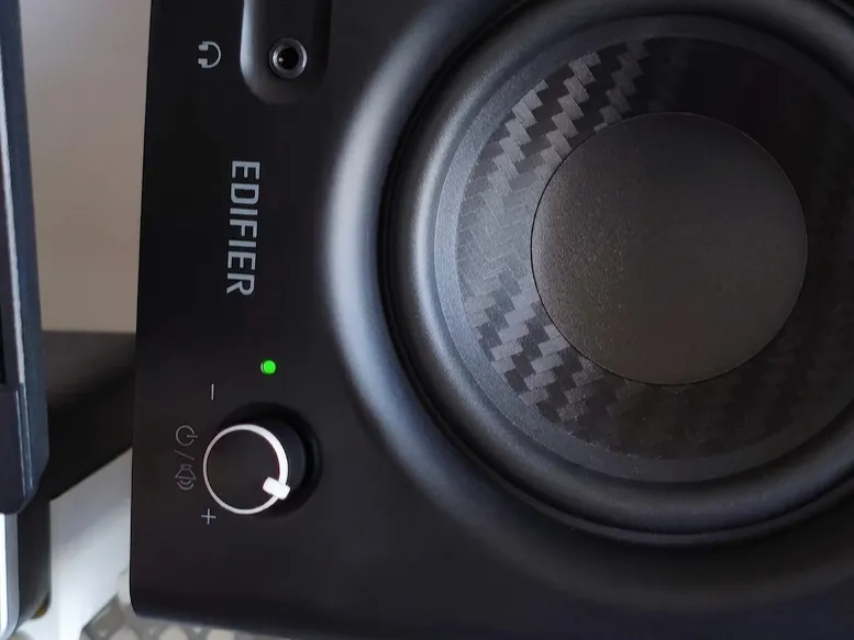 Better knob for Edifier MR4 speakers