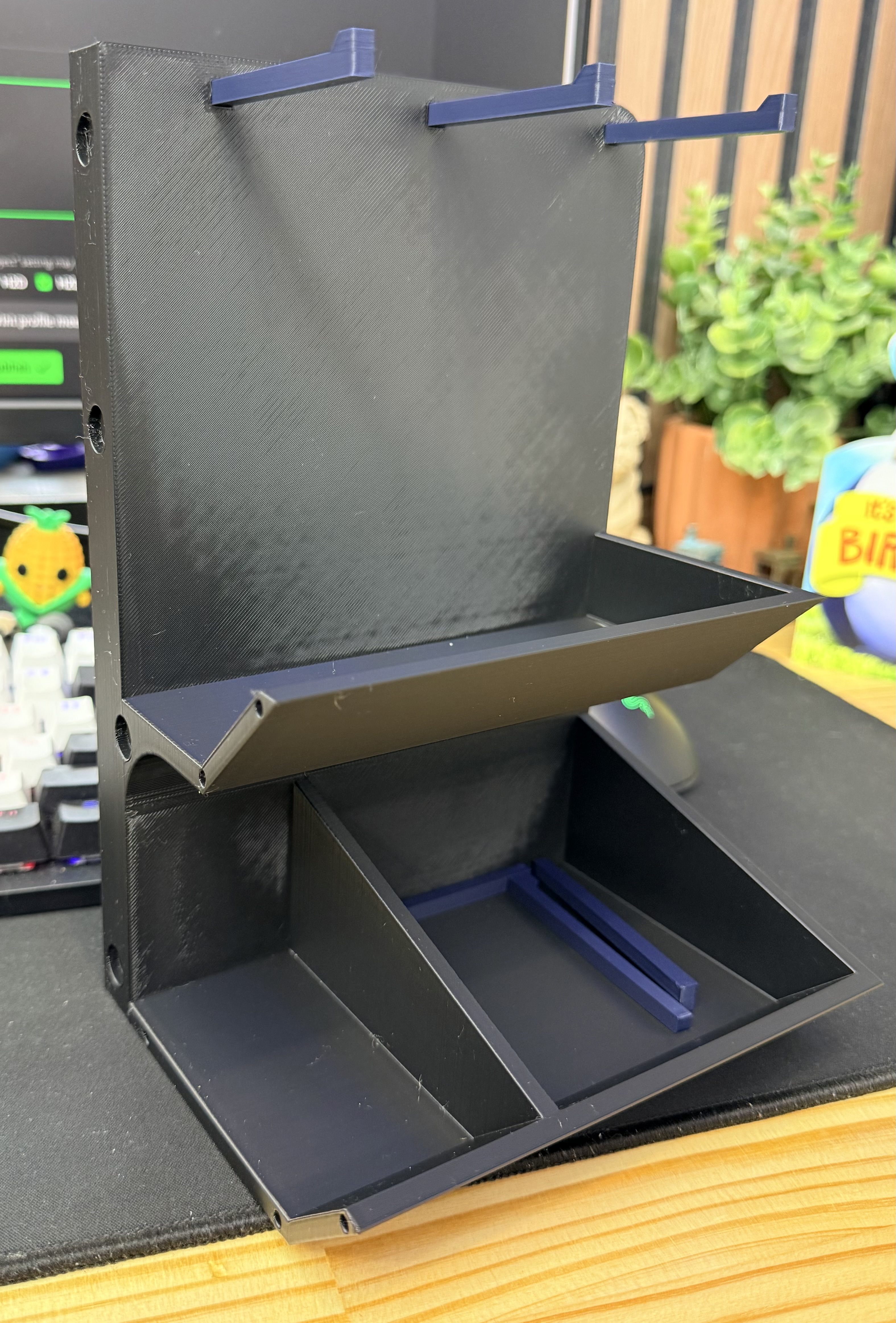 Miniatura 1 do modelo 3D Bin and Keychain Display