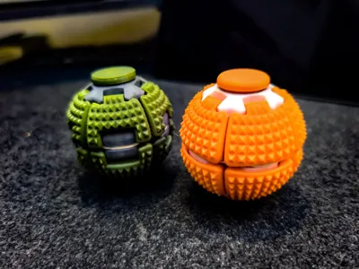 Spiky Push Spinning Ball -stress relief toy