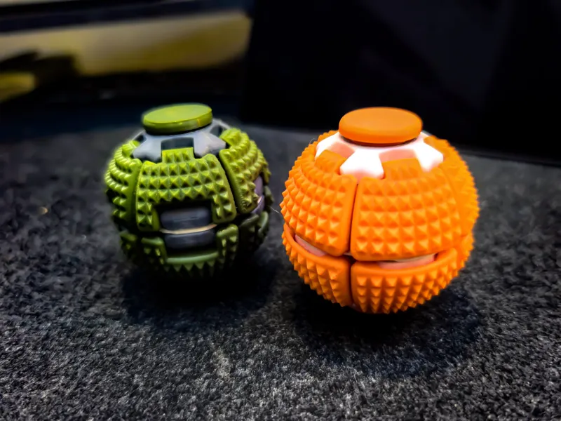 突刺版按压旋转球-stress relief toy