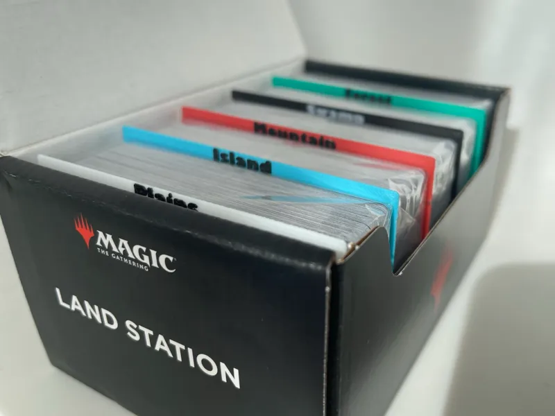 Horizontal card dividers for MTG Land Station