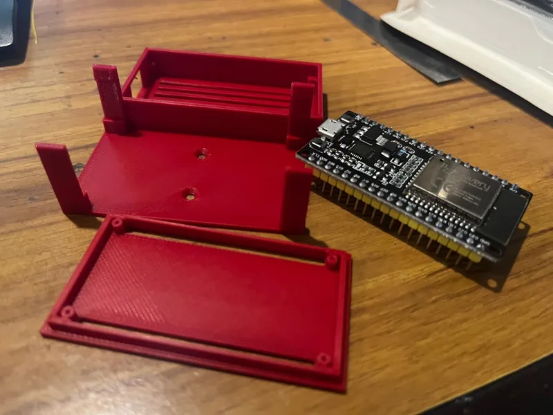 boitier AZDelivery ESP32 avec support de fixation