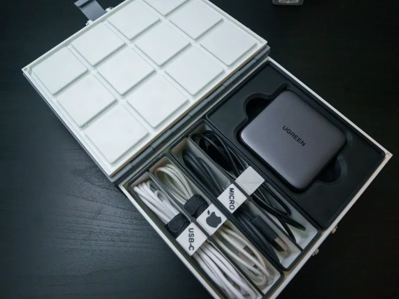 Bookfinity USB cables With Latches (3x4x6U)