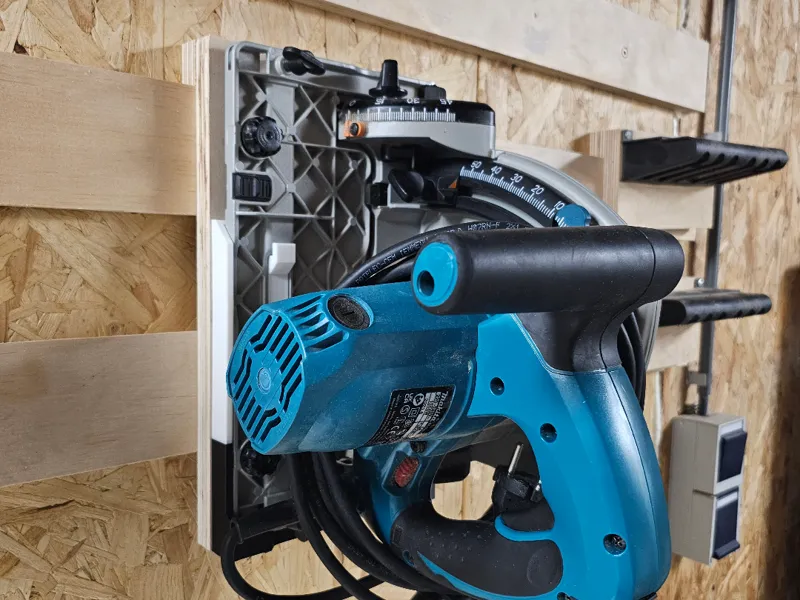 Makita SP6000J Track Saw wall mount