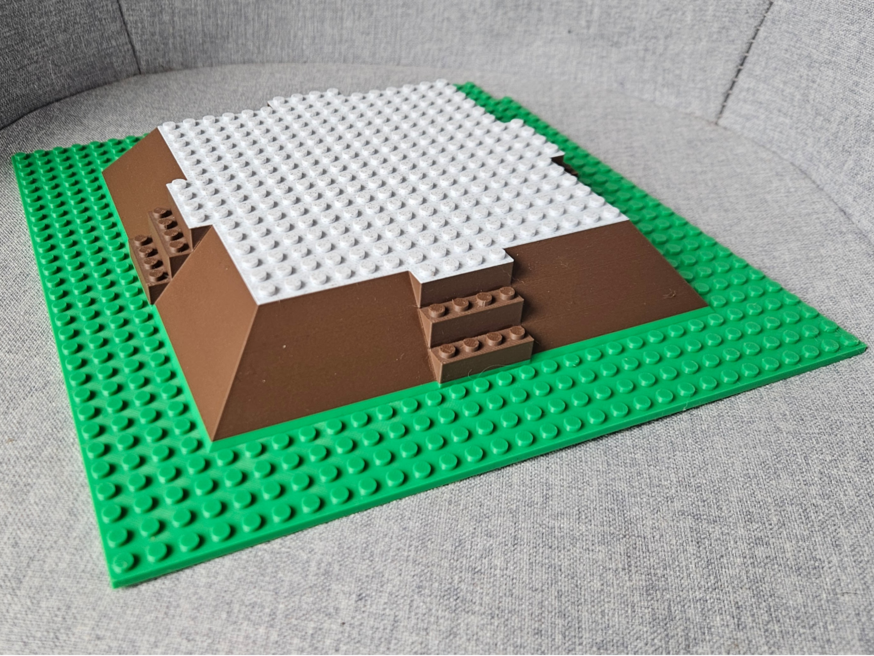 brick raised baseplate / castle mound / Foundation